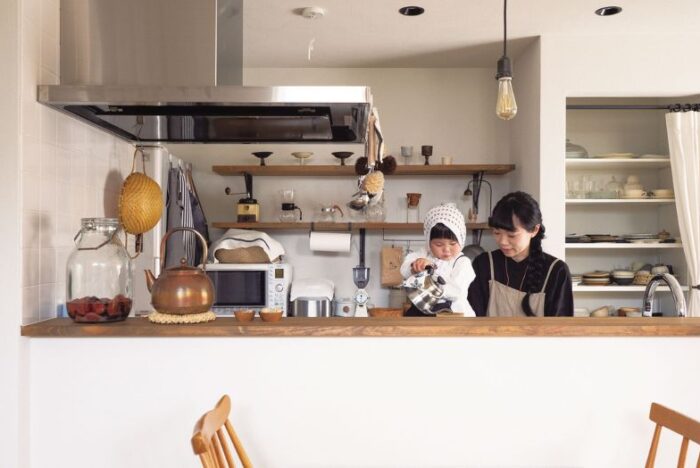 【食のプロの台所】大切なものに囲まれた、親子の空間