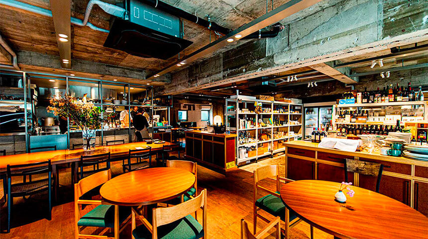 with コロナ時代を飲食店はどう生きる? いろんな顔を持つ店は強い。「クインディ」 塩原弘太さん