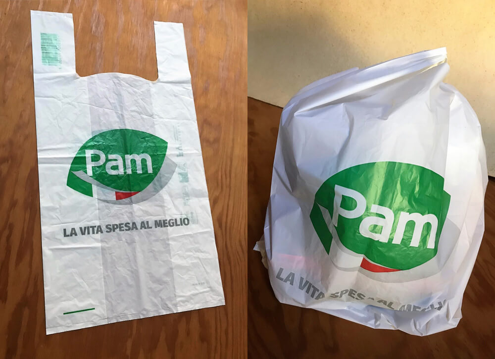 スーパーマーケット「Pam」のレジ袋。