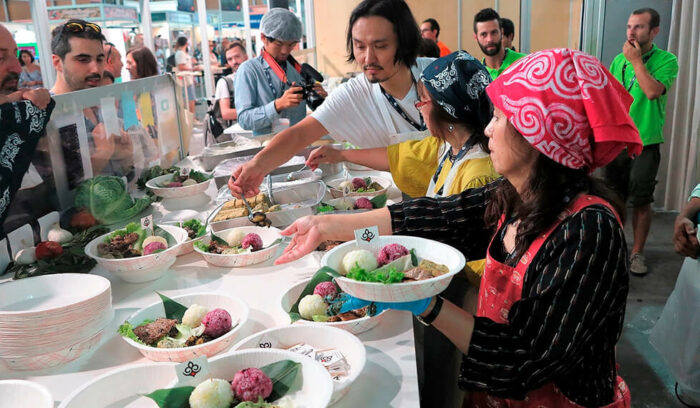 アイヌの女性達が世界へ発信！食の力を架け橋に、アイヌ独自の文化を伝える。