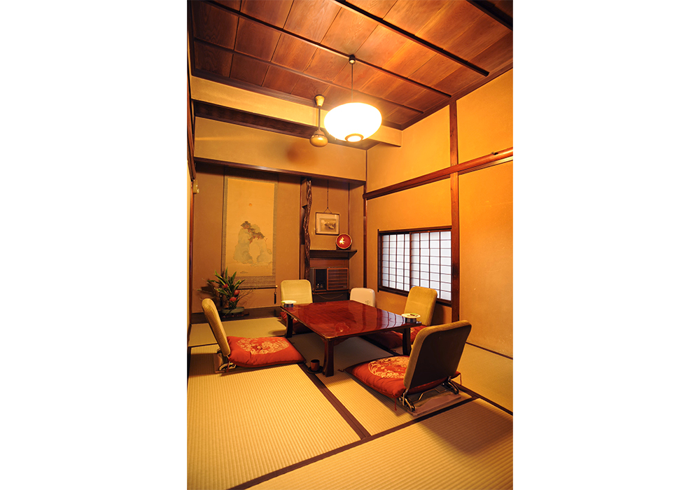 座敷は現在5室。古き良き日本の暮らしを想起させ、タイムスリップしたような気分に。