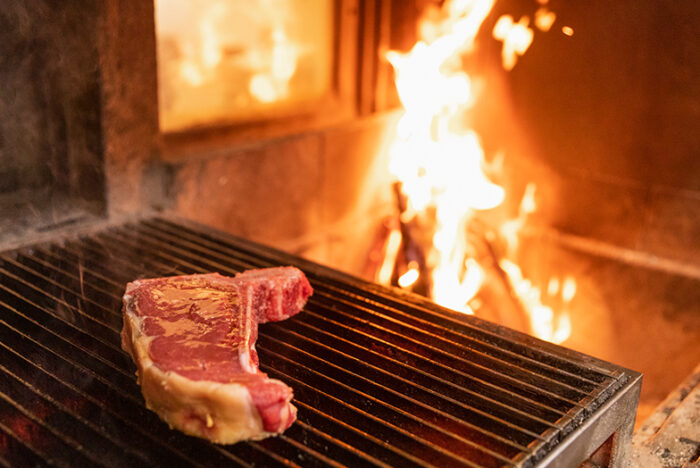 薪火のパイオニア「ヴァッカロッサ」の“健康な赤身肉のための火入れ技”