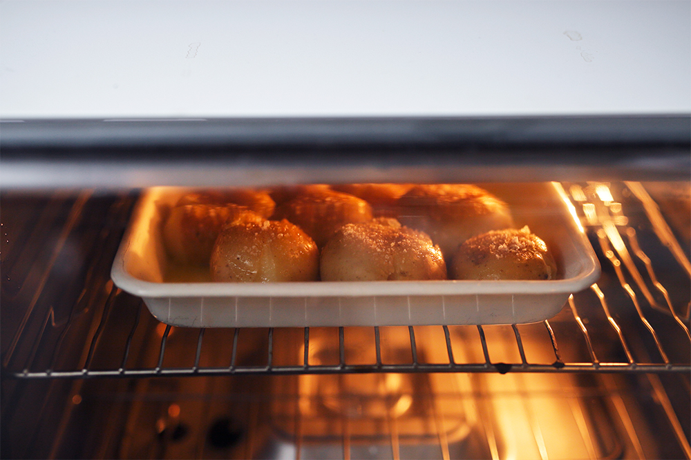 200℃に温めておいたオーブンに入れ、30分焼く。