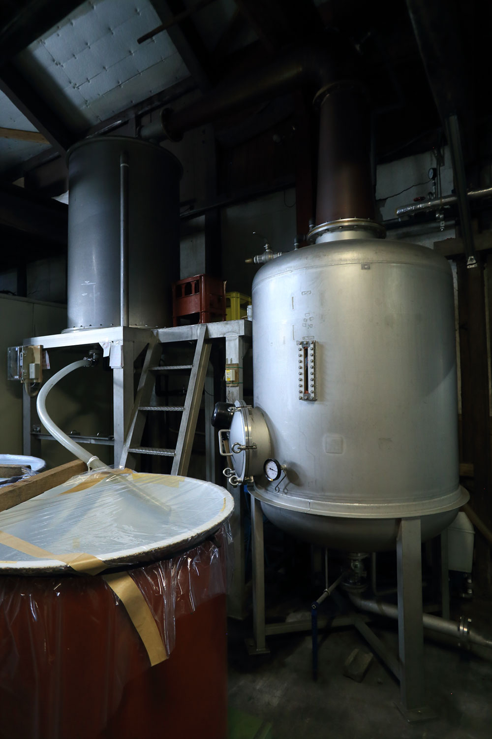 焼酎の蒸溜器。原料の焼酎は、醸造アルコールを使わず、単式蒸溜器で蒸溜した本格焼酎のみを使用。