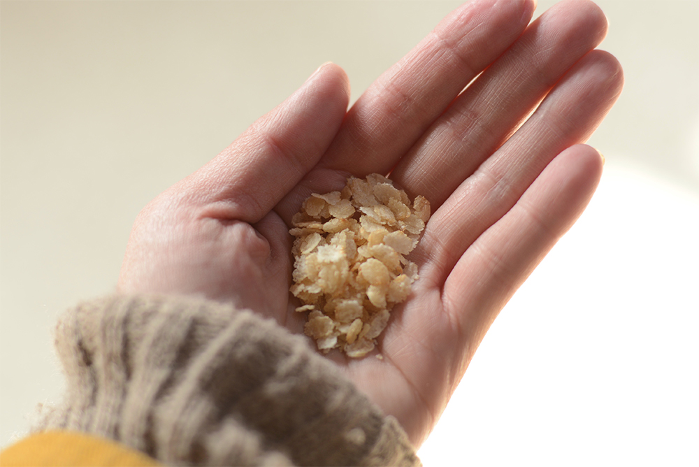 焼き米は、添加物フリーで、約１年間保存可能。約40gでご飯茶碗１杯分に相当する。