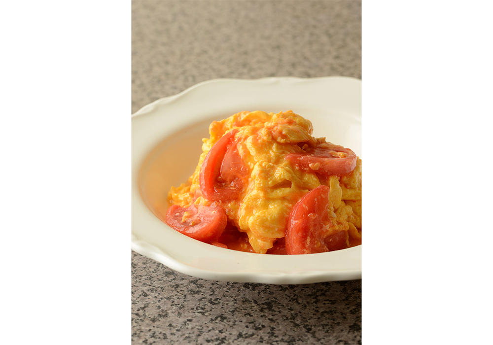 卵のふわトロ感とトマトのフレッシュ感のコントラストは、なんともいえない妙味である。