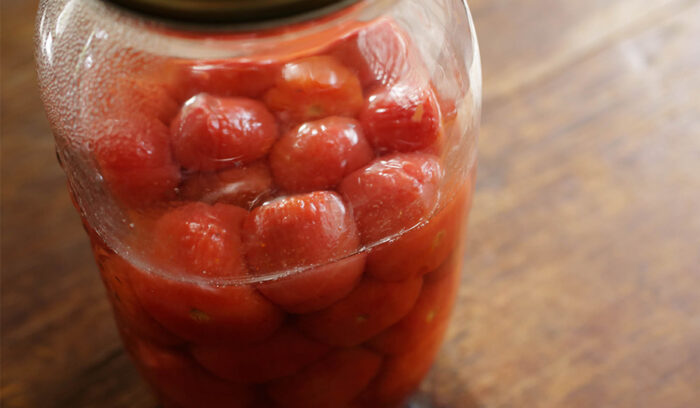 使いきれないトマトをおいしく保存　「トマトの水煮」