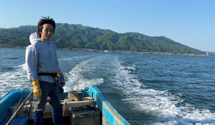 26歳の一人漁師が、京都・阿蘇海でハマグリの資源管理に挑む。