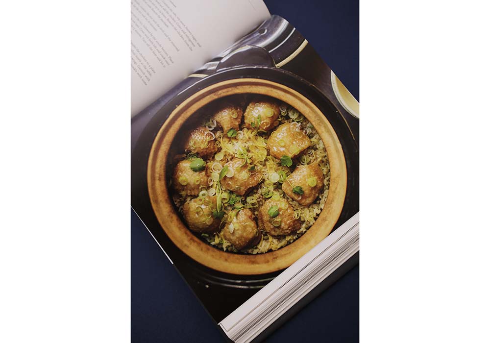 著書で紹介される土鍋レシピは、「japanese one potcooking」とされ、アメリカでも話題だ。鍋やご飯を炊くだけでなく、保冷にも使うなど、新発想の使い方が目を引く。