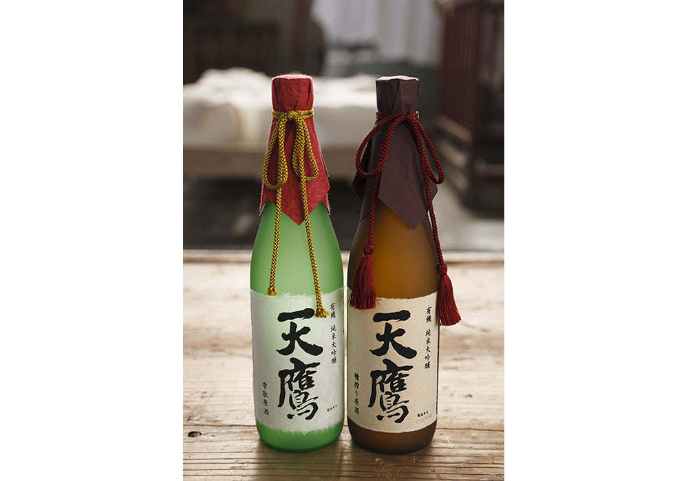 有機日本酒は純米酒、純米吟醸、純米大吟醸に加え、槽搾りや雫取りなど全７アイテム。