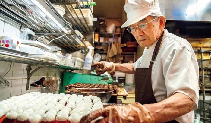 86歳の菓子職人。「元気の秘訣？　仕事を続けていることだね」