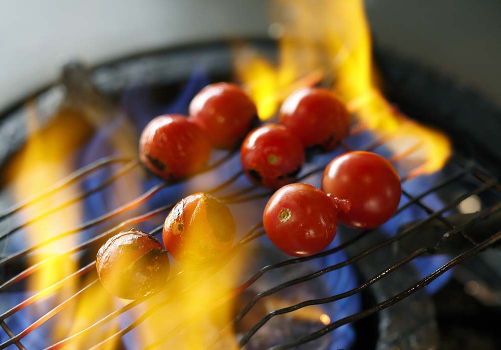 ミニトマトを直火で焼く