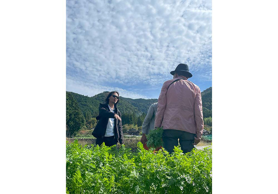 【10月13、14日】京都でビジネスリーダープログラム。「草喰なかひがし」の中東久雄さんが、自身の通う大原の野菜畑へ参加者を案内。「レフェルヴェソンス」の生江史伸シェフも同行。