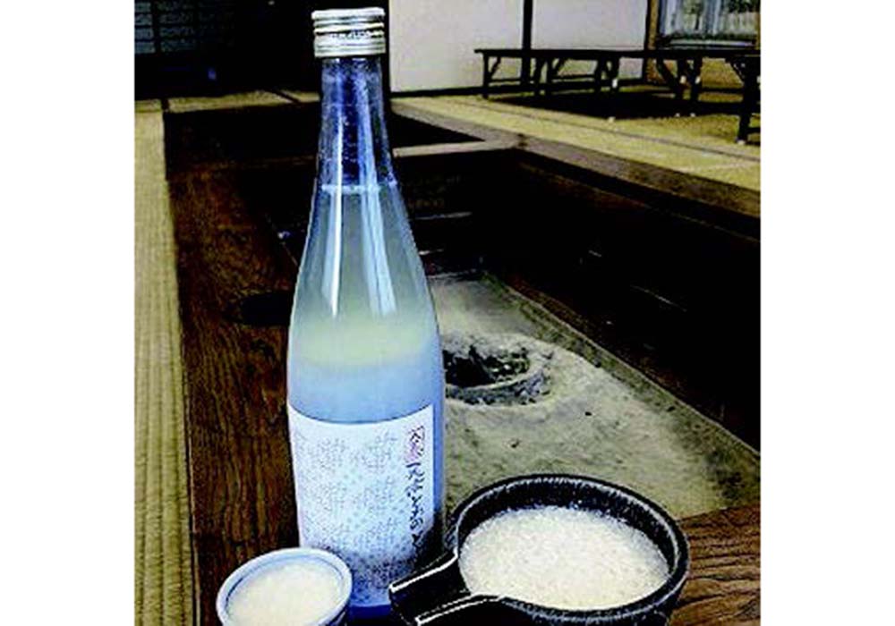 「遠野のどぶろく」は３種類。速醸酛と生酛、奈良時代に遡れるという昔ながらの水酛仕込みを展開。