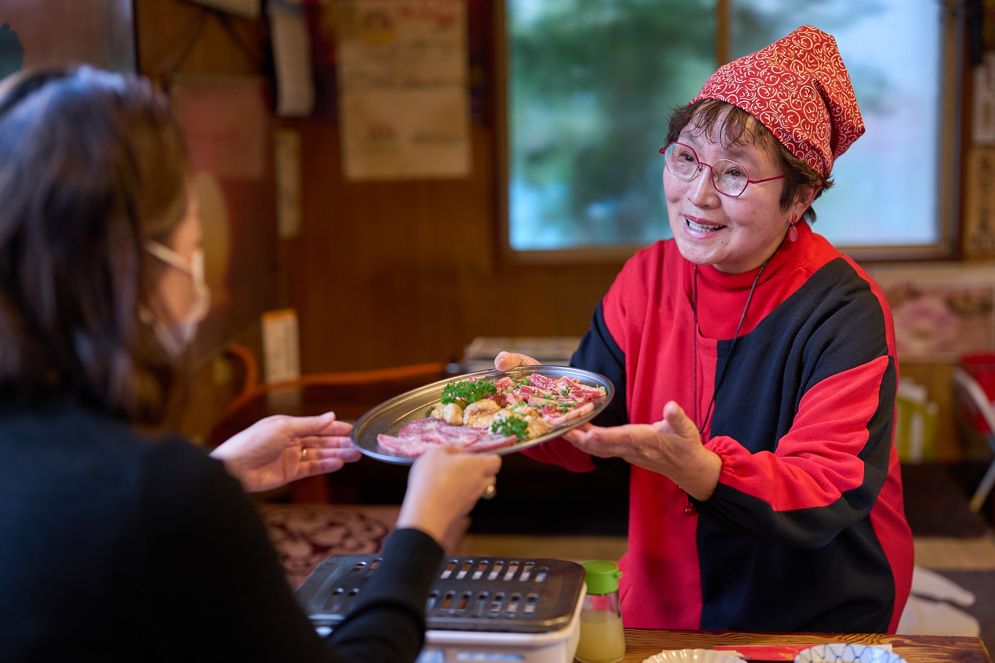 79歳。「年中無休で働いて、主人名義の店の借金もきっちり返済したがよ」 生涯現役｜「焼肉かなざわ」金澤晄美