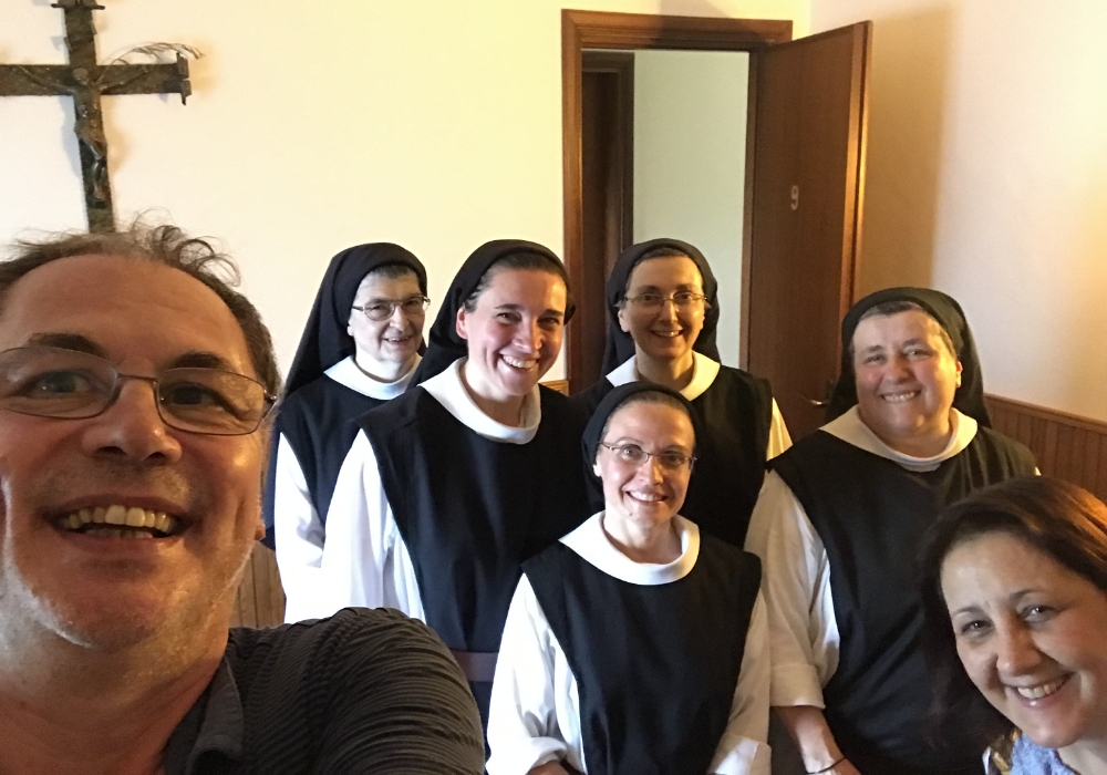 トラピスト修道会ヴィトルキアーノの修道女たちがプラハでの活動を広げるための分院設。