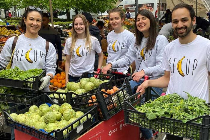 売れ残った食材を集め、イベントを企画。女子大学生が始めた活動が週4000人分の食材を救う