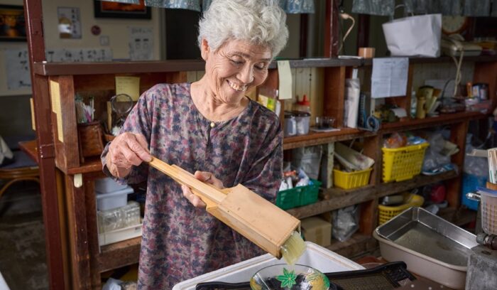 84歳。「ところてんは、鰹だしの利いた冷たいつゆごとザブッと飲み干して」