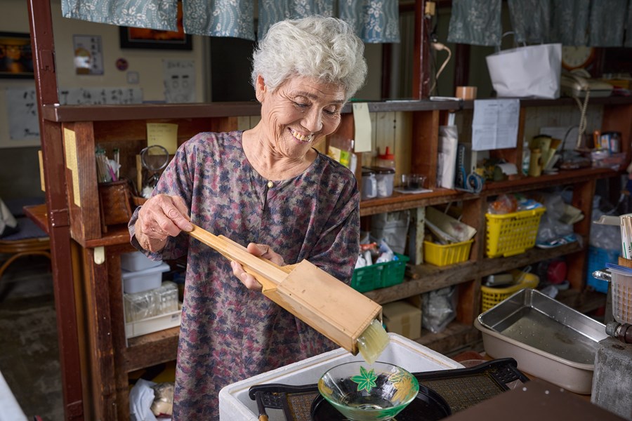 84歳。「ところてんは、鰹だしの利いた冷たいつゆごとザブッと飲み干して」