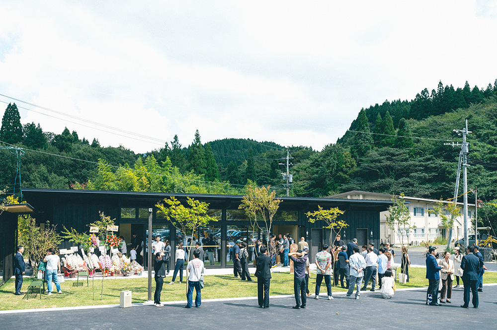 黒川温泉では、2020年から旅館から出る食品残さを堆肥にして地元農家で活用し、採れた野菜を旅館で提供する”地域資源循環”の仕組みづくりを推進している。コンポストは「アウ・クロカワ」にも設置される。