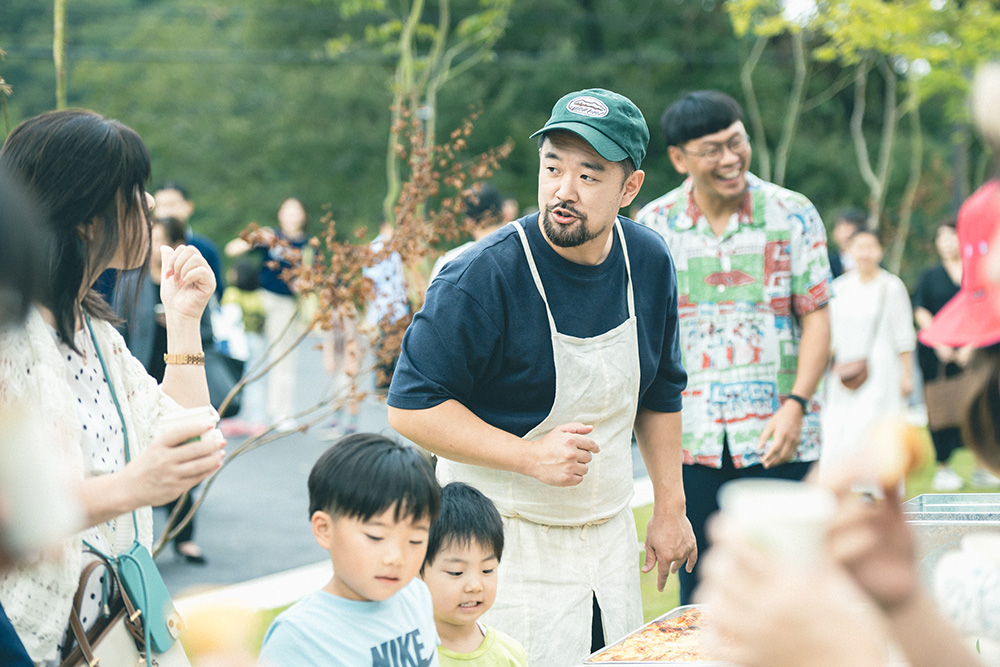 「一つ一つ意識しながらパンを焼いていると、お客様への説明にも熱がこもります」。説明を聞きながらパンを食べることがないから面白かった、とプレオープンでも好評だった。