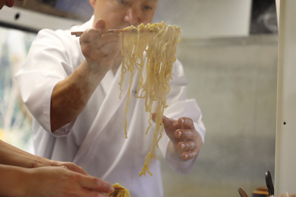 噛み締める度に小麦のコクや奥行きのある味わいが感じられて食べ応え十分。北関東の伝統的な粉食文化である武蔵野うどんを彷彿とさせる仕上がり。