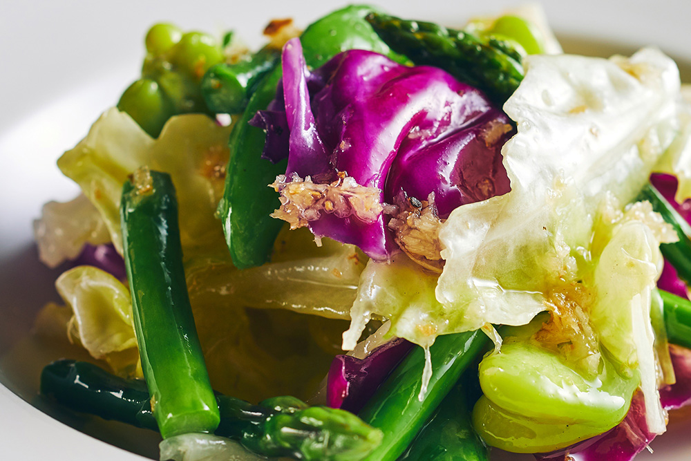 食感と香りで野菜だけでもビールが進む「季節野菜の山椒オイル和え」