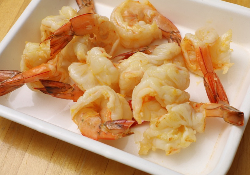 3.エビの最初の火入れは“さっと”40秒