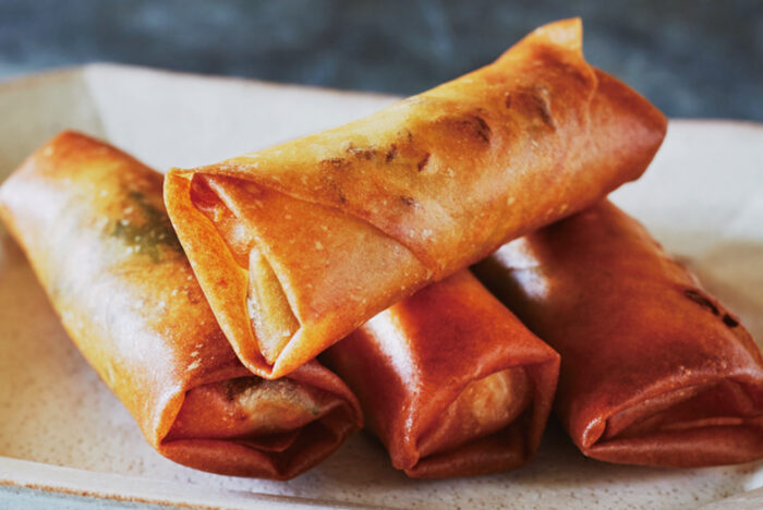 塩だけで旨い! 組み合わせの妙を楽しむ「スパイス入り春巻き3種」