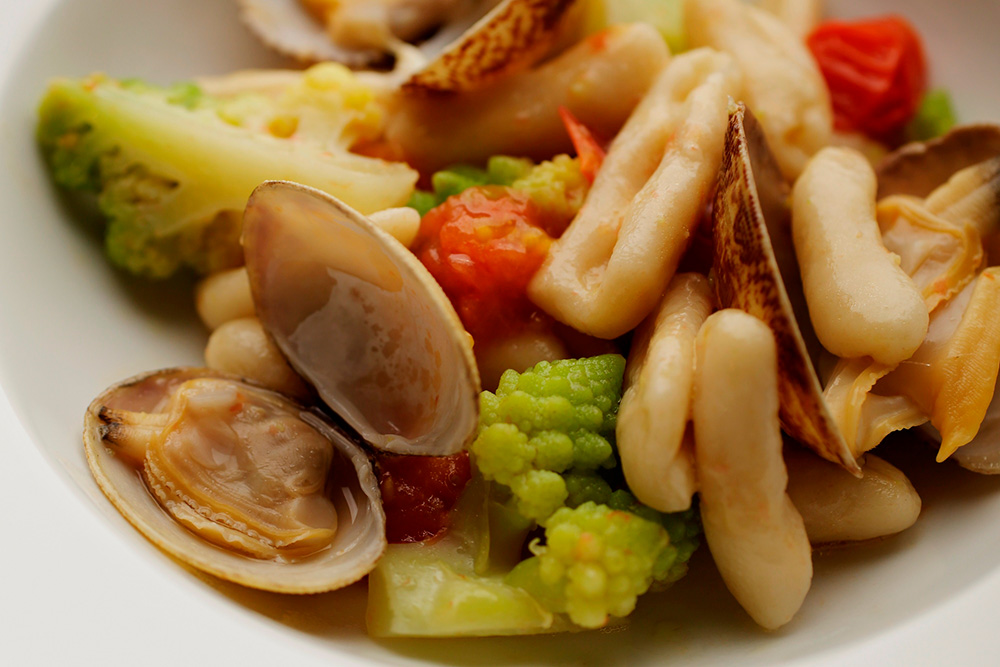 粉の味わい豊かな南イタリアの手打ちパスタ「カヴァテッリ」