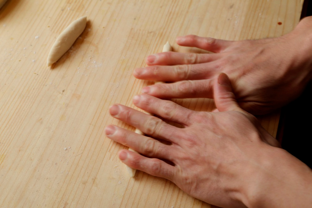 ［５］成形①細く伸ばす