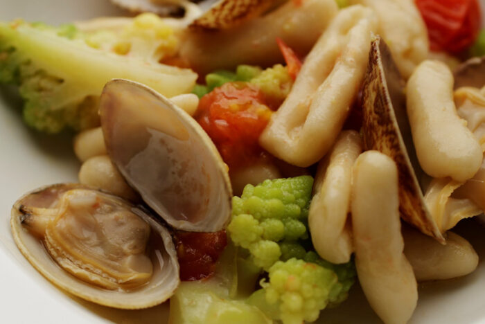 粉の味わい豊かな南イタリアの手打ちパスタ「カヴァテッリ」