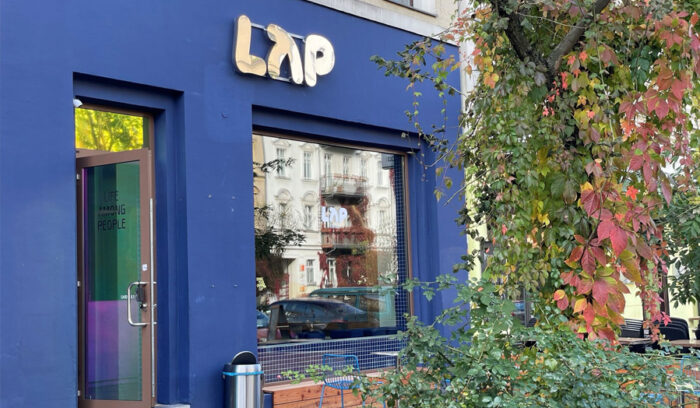 ベルリン発、急成長を続ける全自動化コーヒーチェーンの光と影