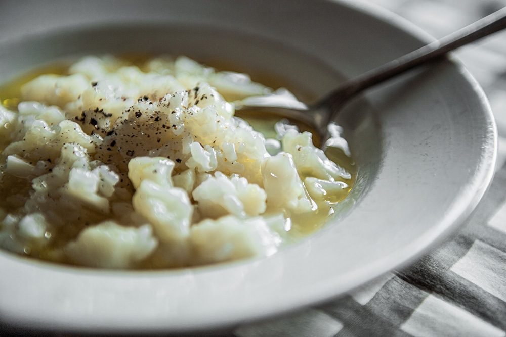 肌寒い日の朝食に。この上なくシンプルな「カリフラワーのリゾット」