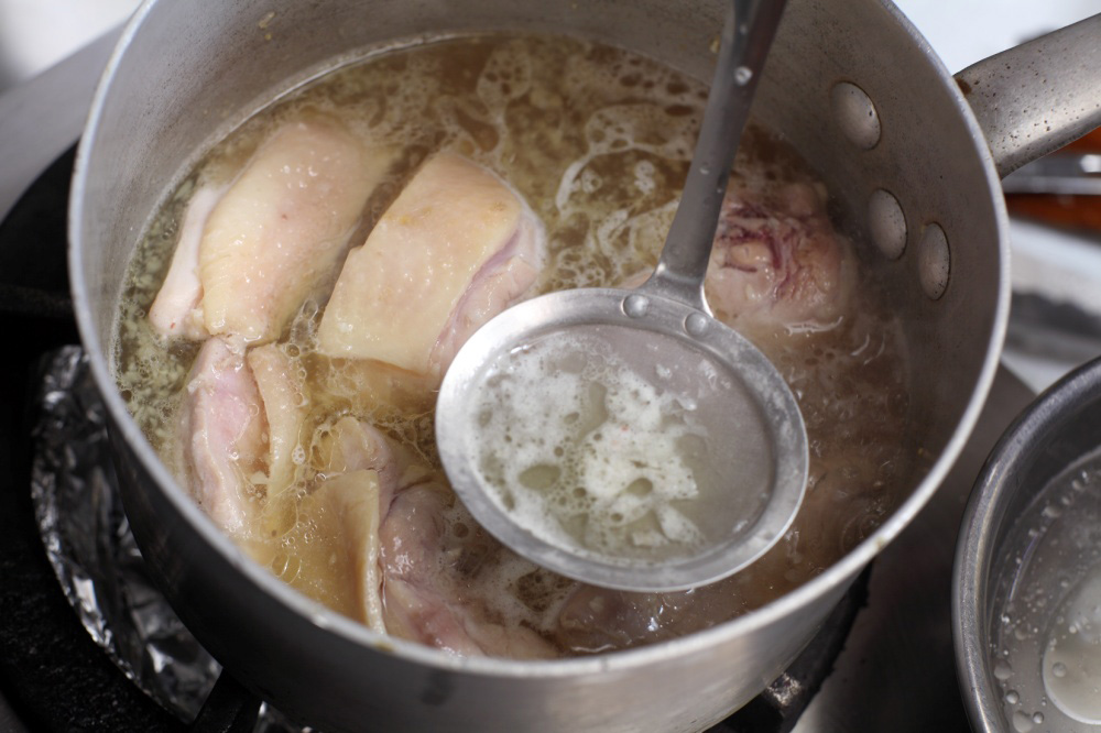 ［４］アクを取る