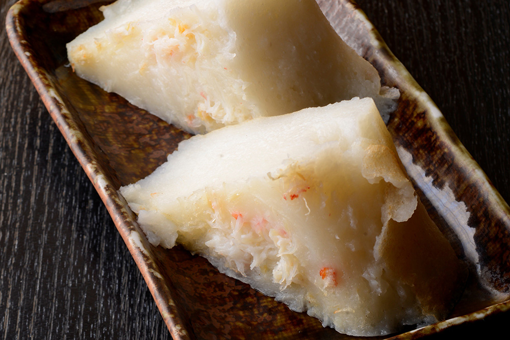 カニ入りで旨味たっぷり。ふんわり淡い口溶けの「はんぺん」