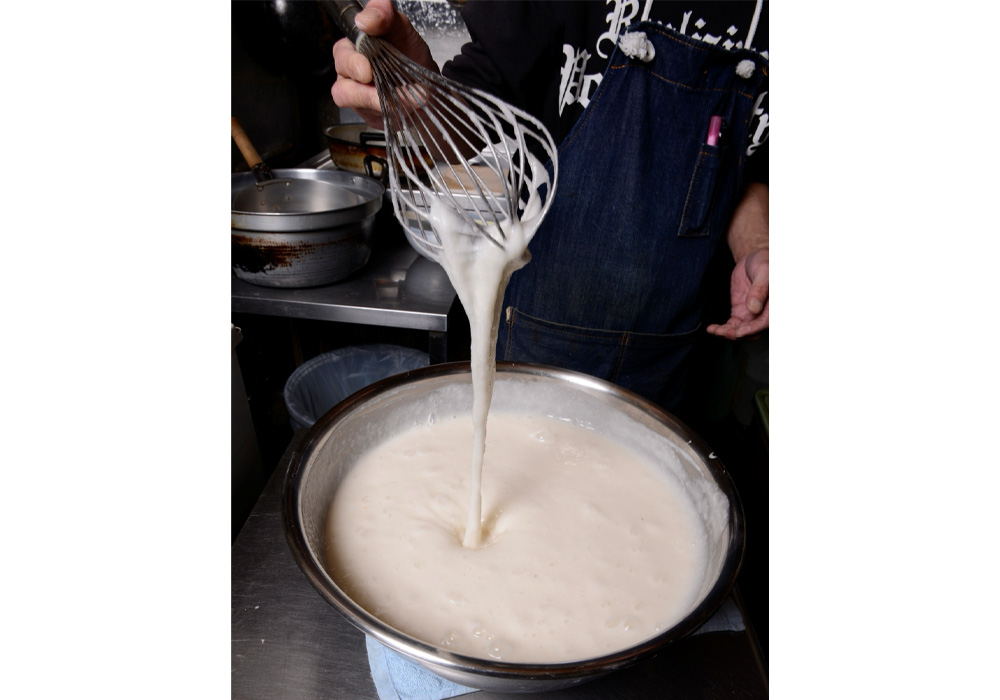 ［６］生地に混ぜ合わせる