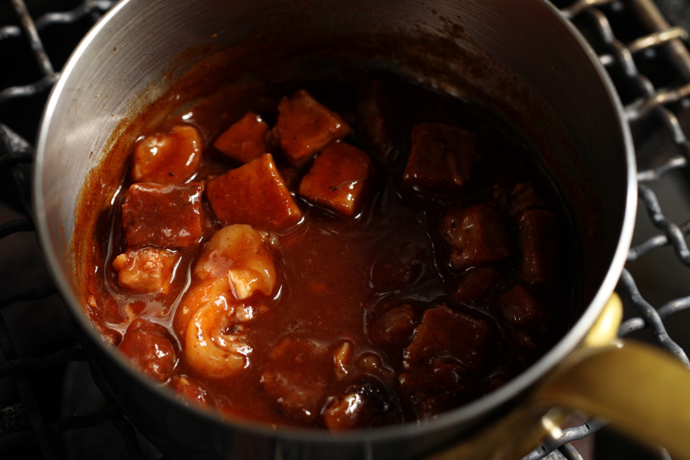 「常陸の輝き」の赤ワイン煮込み