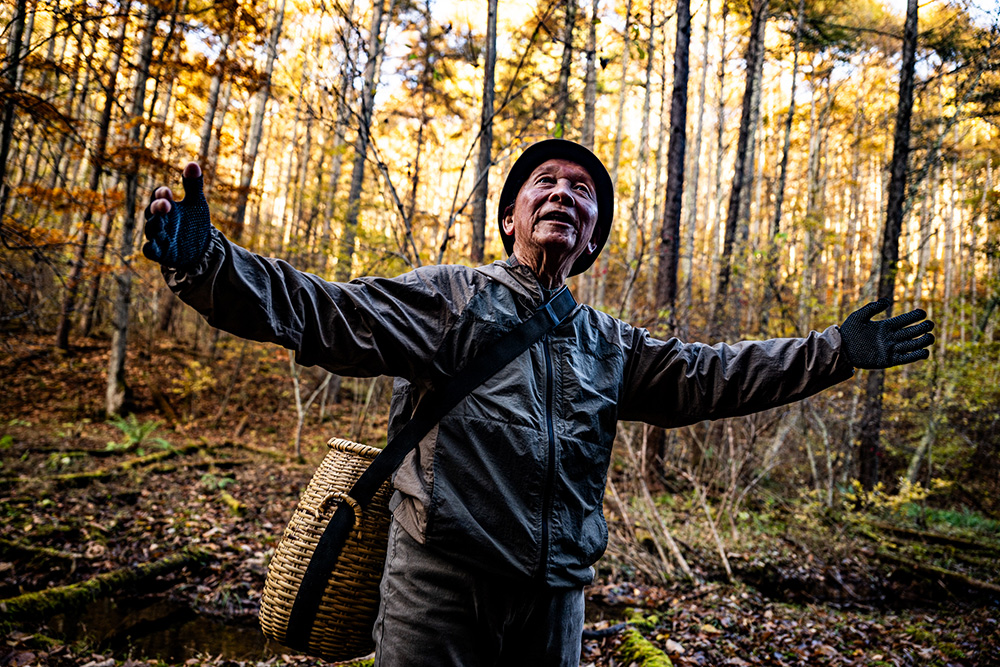 案内する丸山さん
