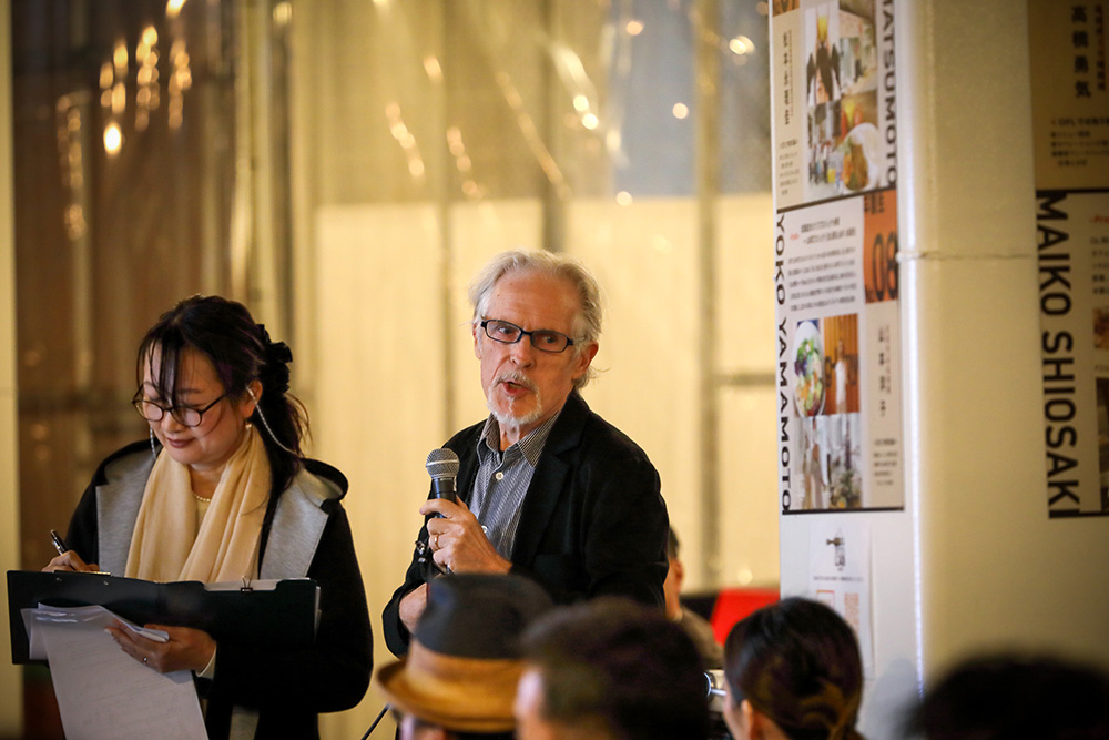 イギリス出身のライター、Robbie Swinnerton氏