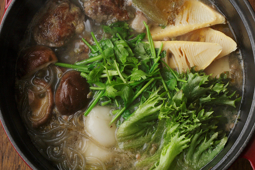 羊入り肉団子でエキゾチックに。揚げ麺で〆る「ワインに合う台湾風山椒鍋」