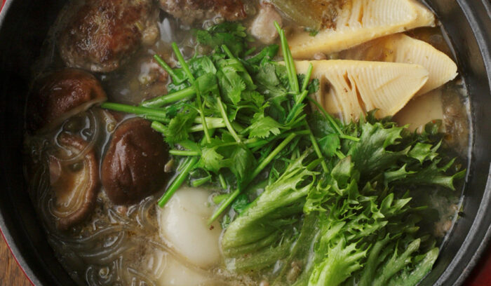 羊入り肉団子でエキゾチックに。揚げ麺で〆る「ワインに合う台湾風山椒鍋」