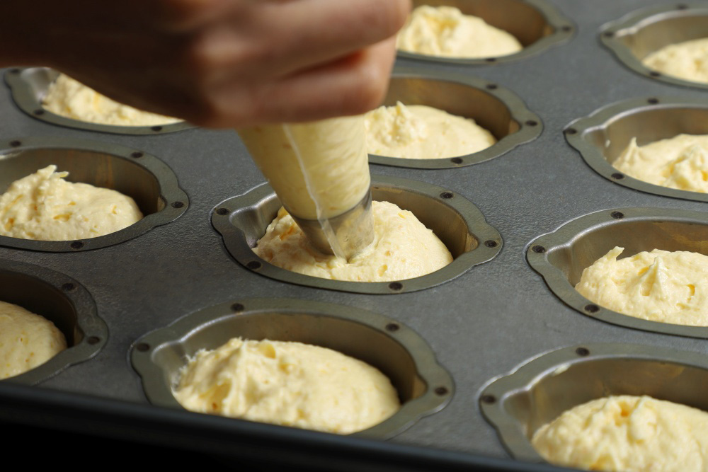 ［６］型に絞り出す