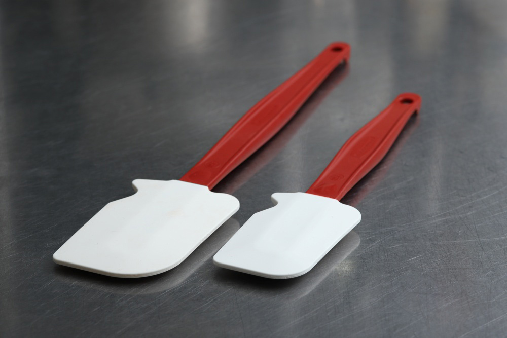 しなりにくいゴムベラ