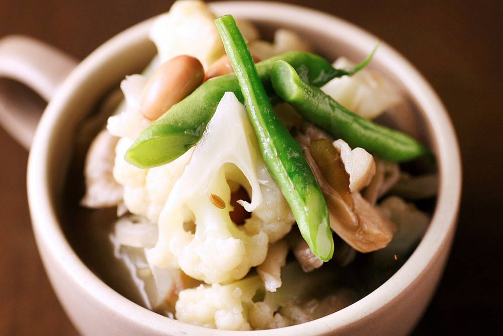 ほのかな香りで疲れを癒す「キノコと野菜のスパイススープ」