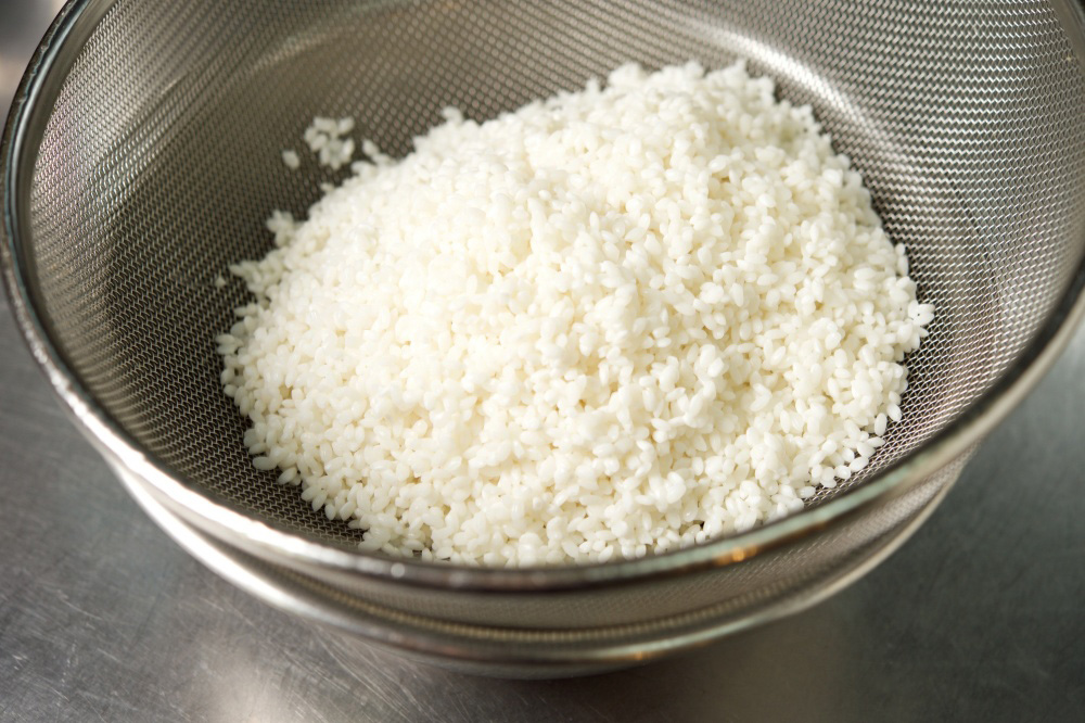 ［１］もち米を洗う