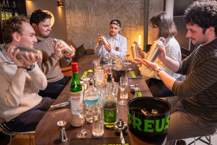 修道院生まれの歴史あるリキュール「シャルトリューズ」の奥深さを知る