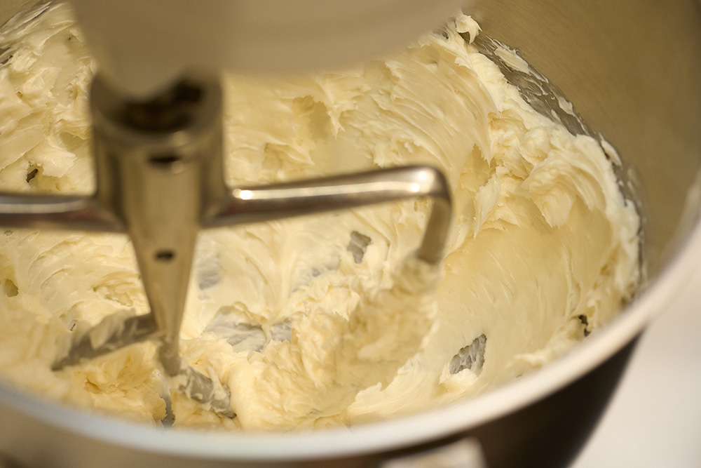 ［１］バターを撹拌する