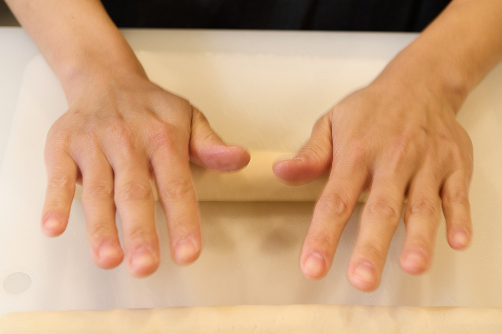 ［７］棒状に成形し、冷凍で一晩