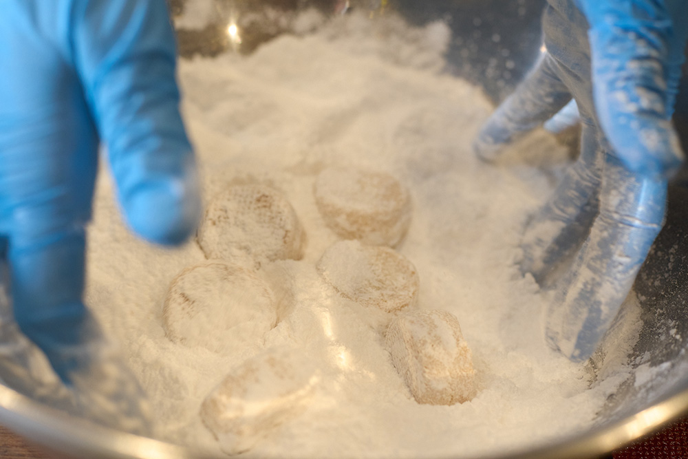 ［13］粉糖をかける（２回目）